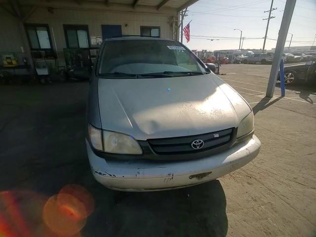2020 Toyota Sienna Le VIN: 4T3ZF13C0YU235653 Lot: 82756425