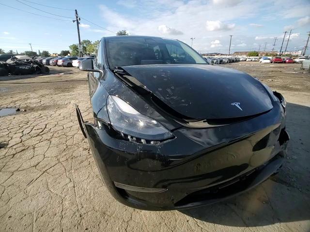 2024 Tesla Model Y VIN: 7SAYGDED2RF015540 Lot: 93544015