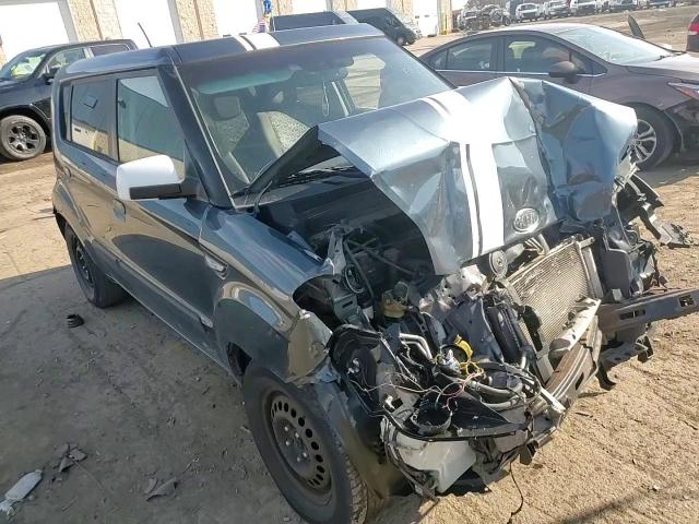 2010 Kia Soul + VIN: KNDJT2A28A7070989 Lot: 92984765