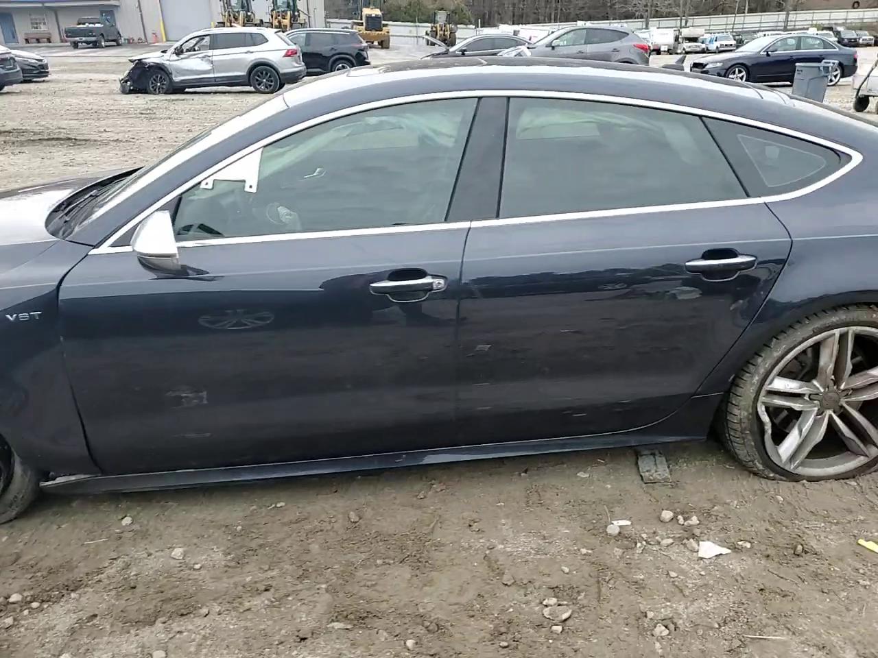 Фото: WAUW2AFC4GN011184