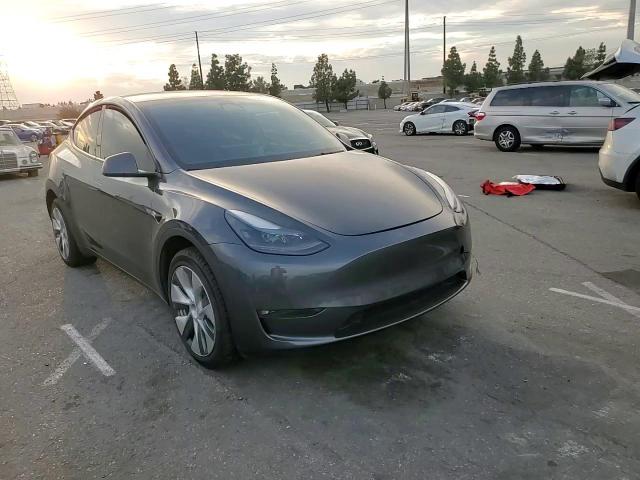 2022 Tesla Model Y VIN: 7SAYGDEE2NF555120 Lot: 92503575