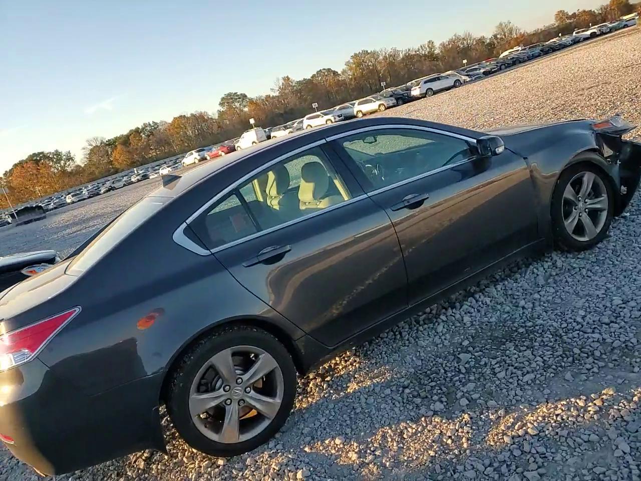 Фото: 19UUA8F73EA001552