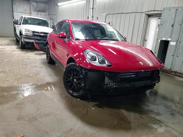 2018 Porsche Macan S VIN: WP1AB2A56JLB37561 Lot: 92090355