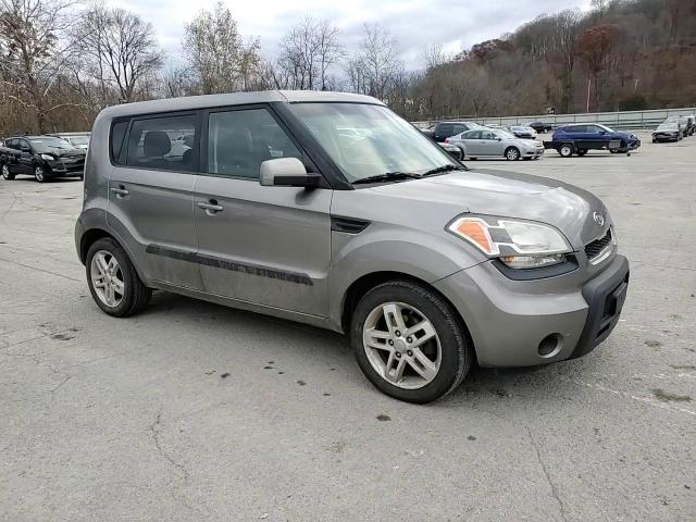 2011 Kia Soul + VIN: KNDJT2A24B7196784 Lot: 93001165