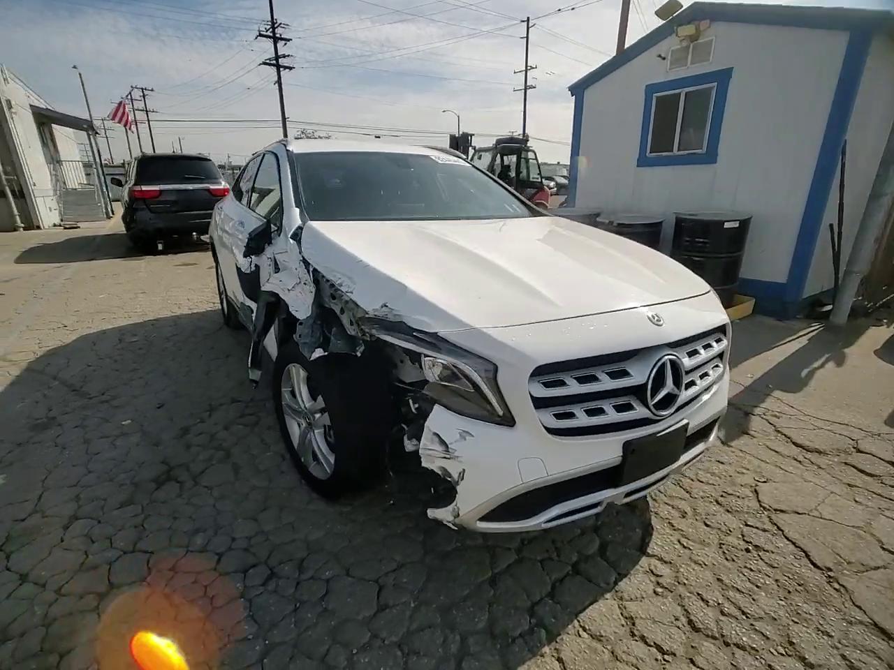 Фото: W1NTG4EB7LU029155