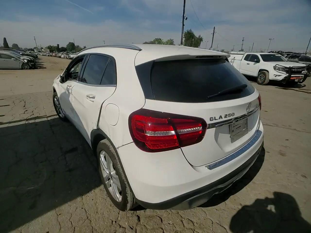 Фото: W1NTG4EB7LU029155