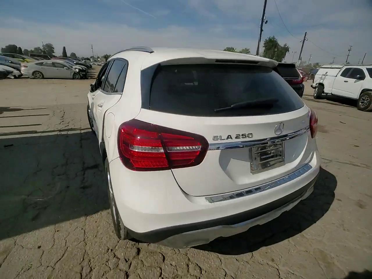 Фото: W1NTG4EB7LU029155