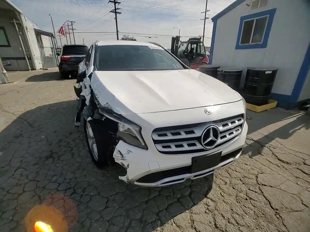 Фото: W1NTG4EB7LU029155