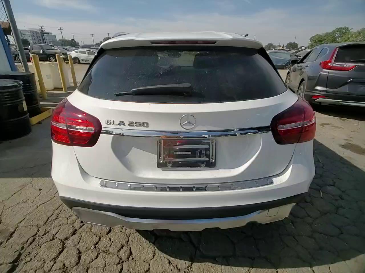 Фото: W1NTG4EB7LU029155