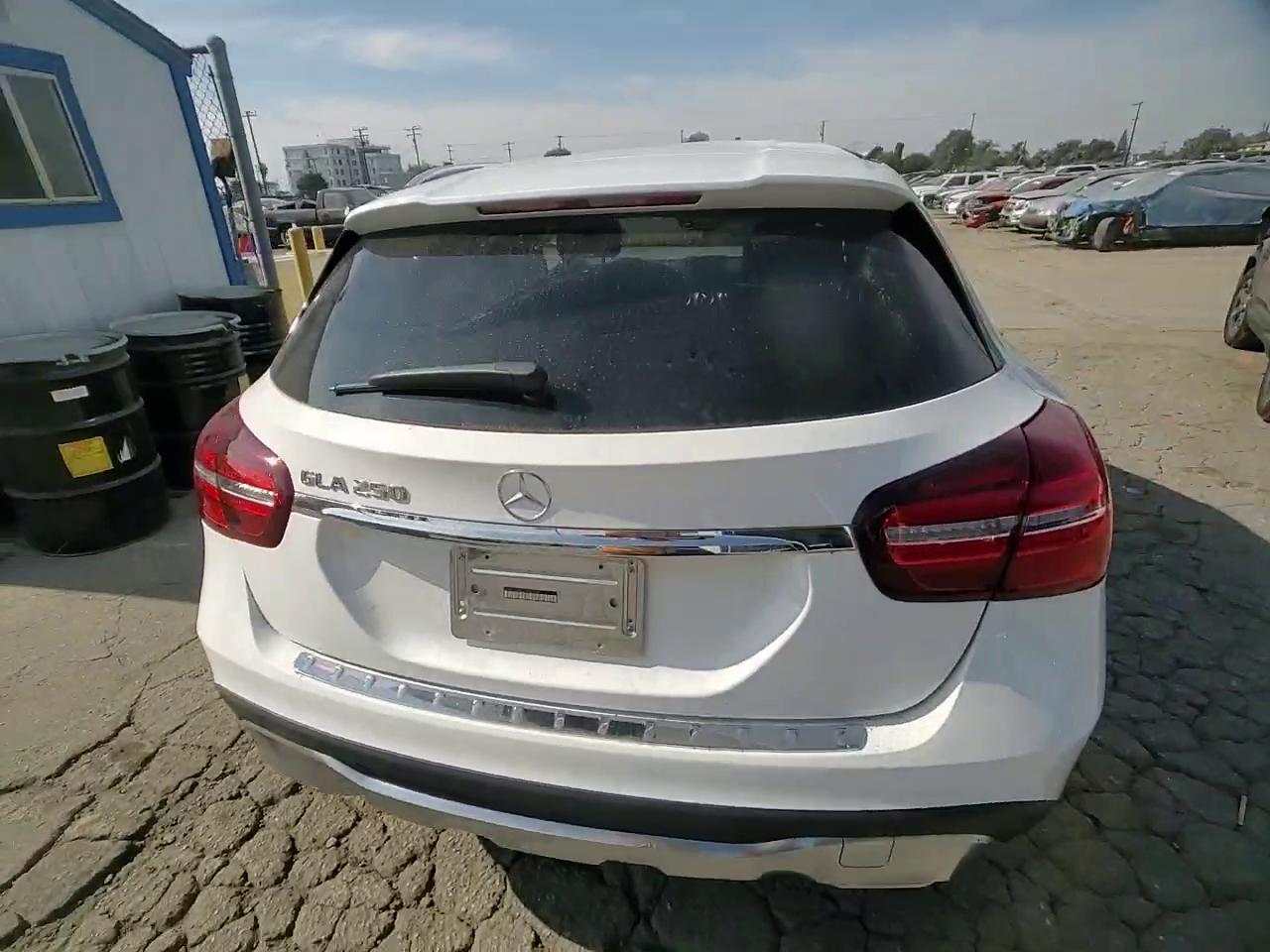 Фото: W1NTG4EB7LU029155