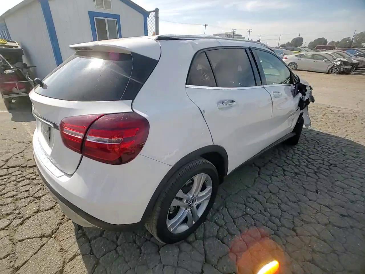 Фото: W1NTG4EB7LU029155