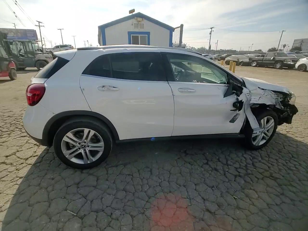 Фото: W1NTG4EB7LU029155