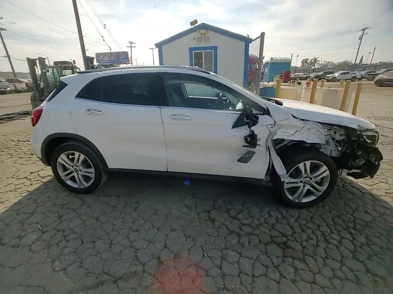 Фото: W1NTG4EB7LU029155