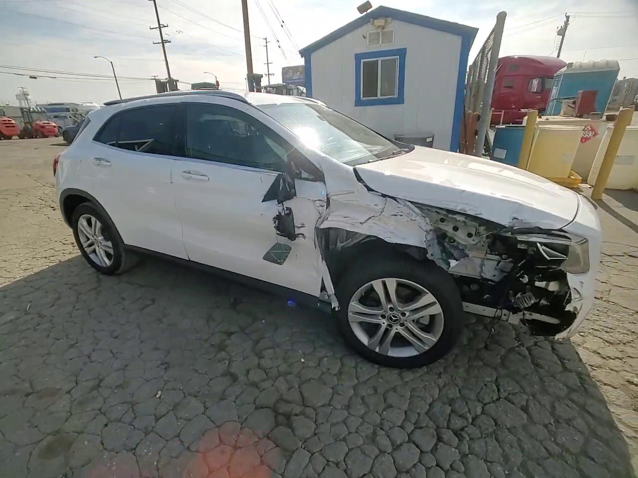 Фото: W1NTG4EB7LU029155