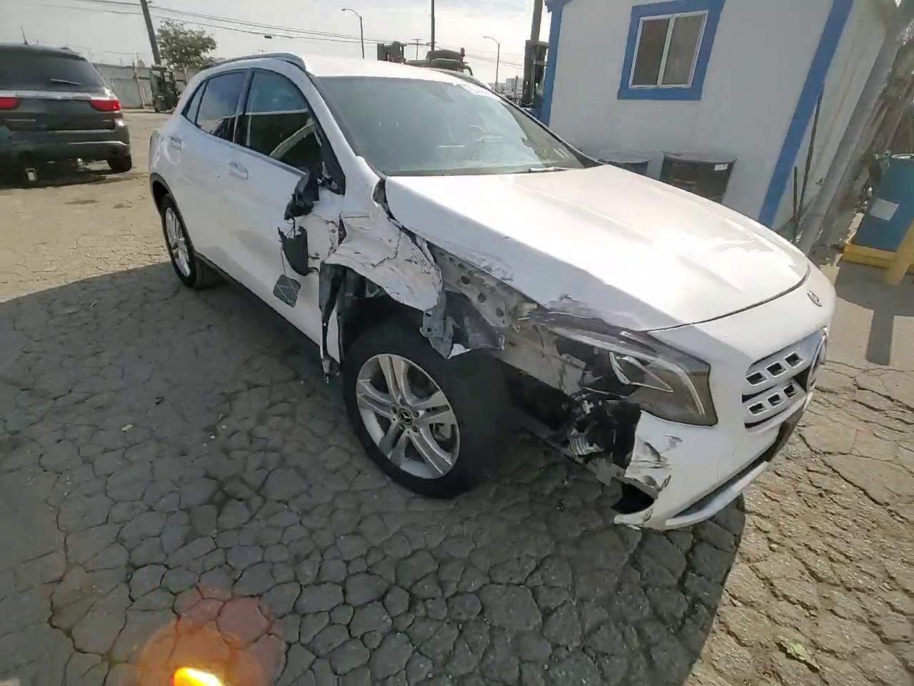 Фото: W1NTG4EB7LU029155