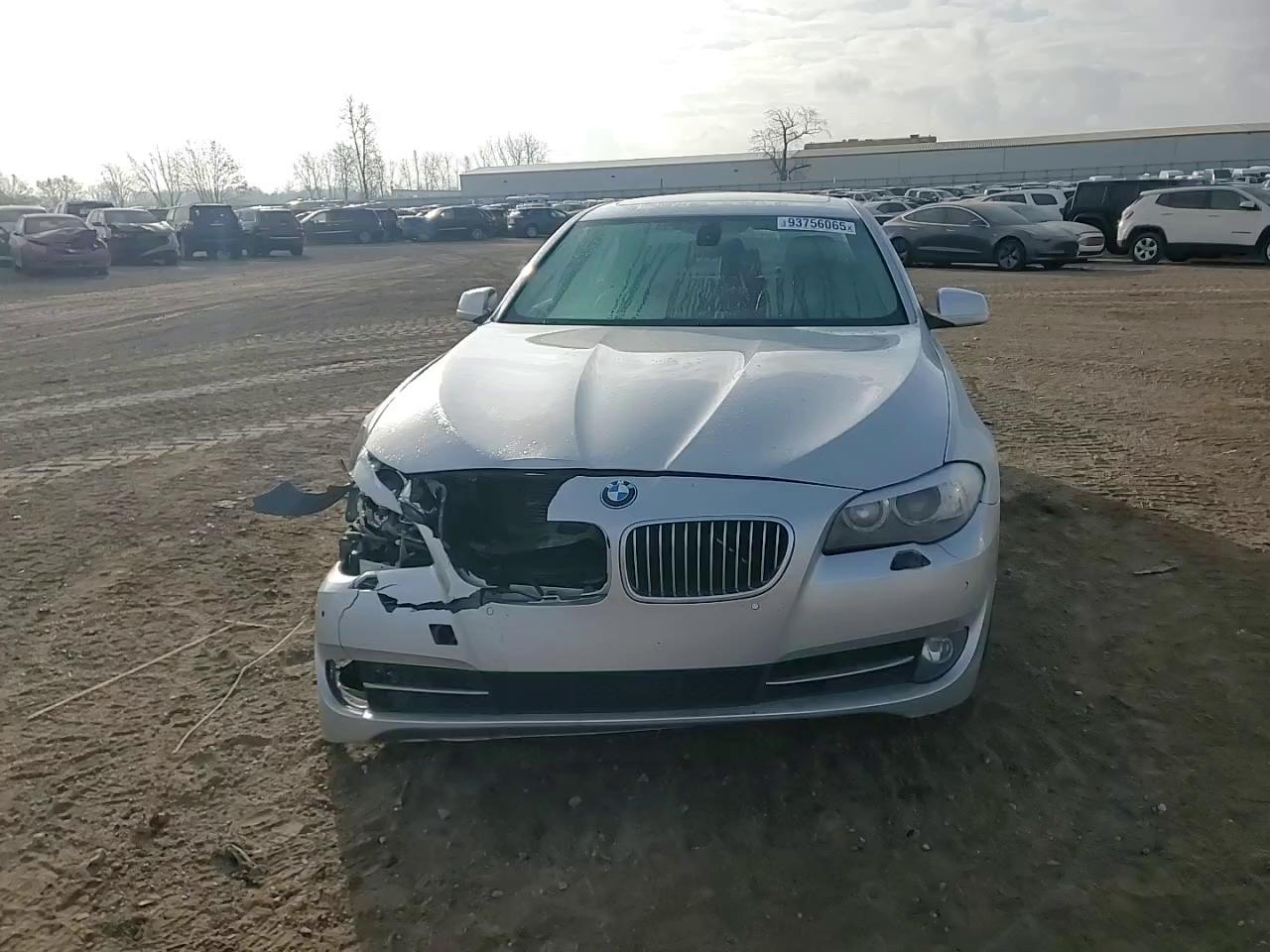 Фото: WBAXH5C54CDW02891