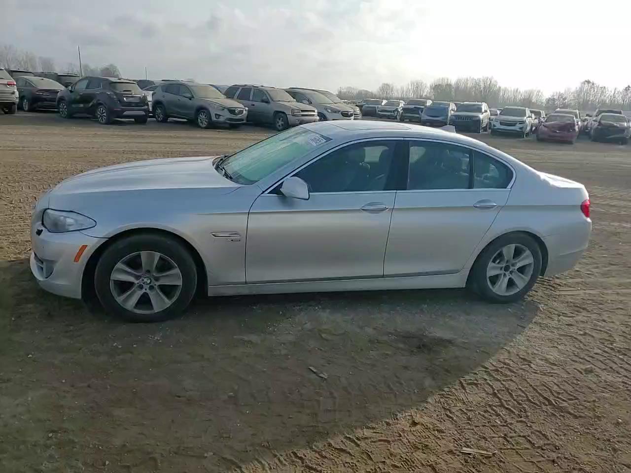 Фото: WBAXH5C54CDW02891