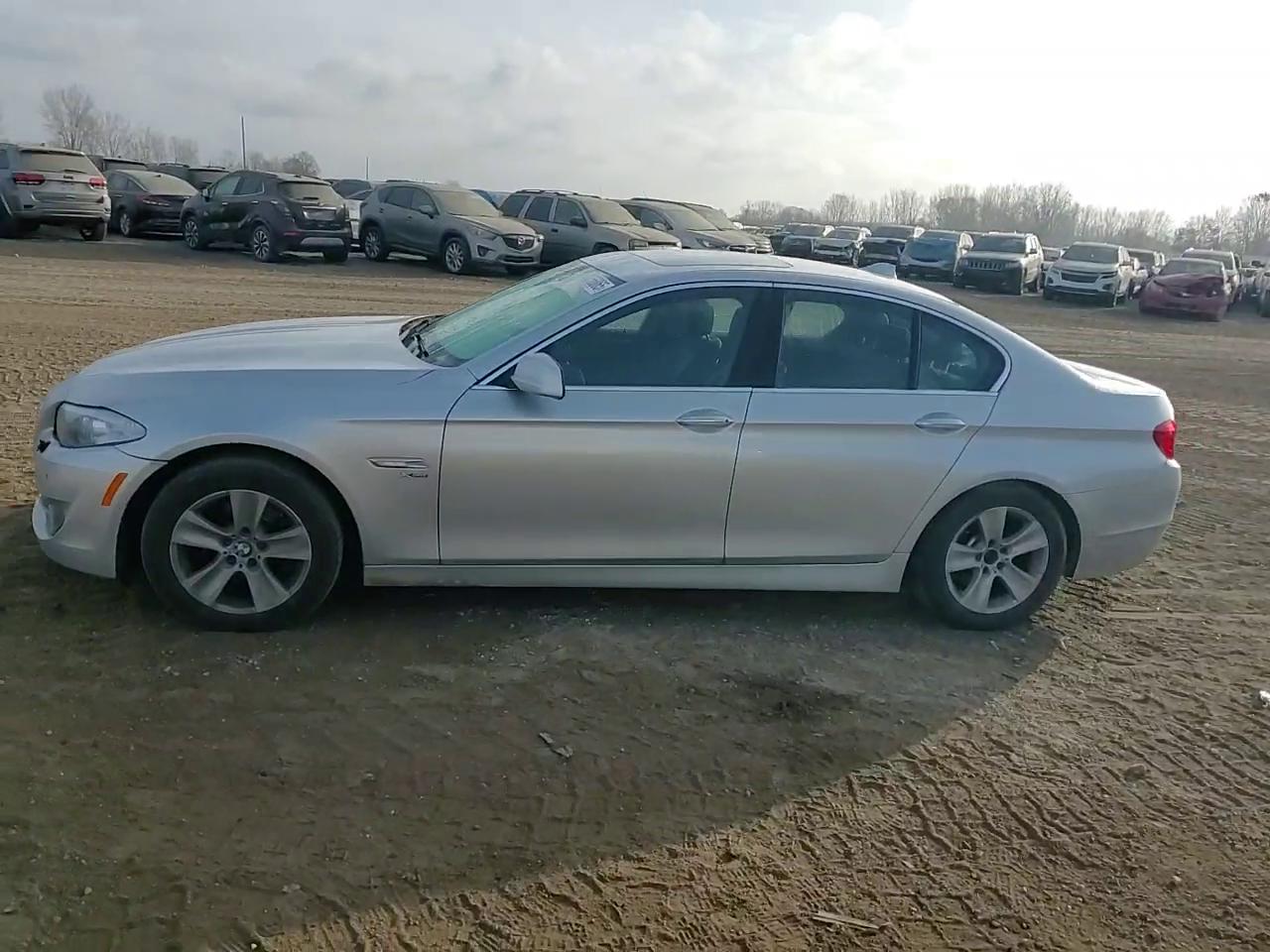 Фото: WBAXH5C54CDW02891