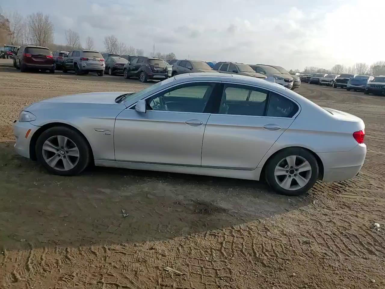 Фото: WBAXH5C54CDW02891