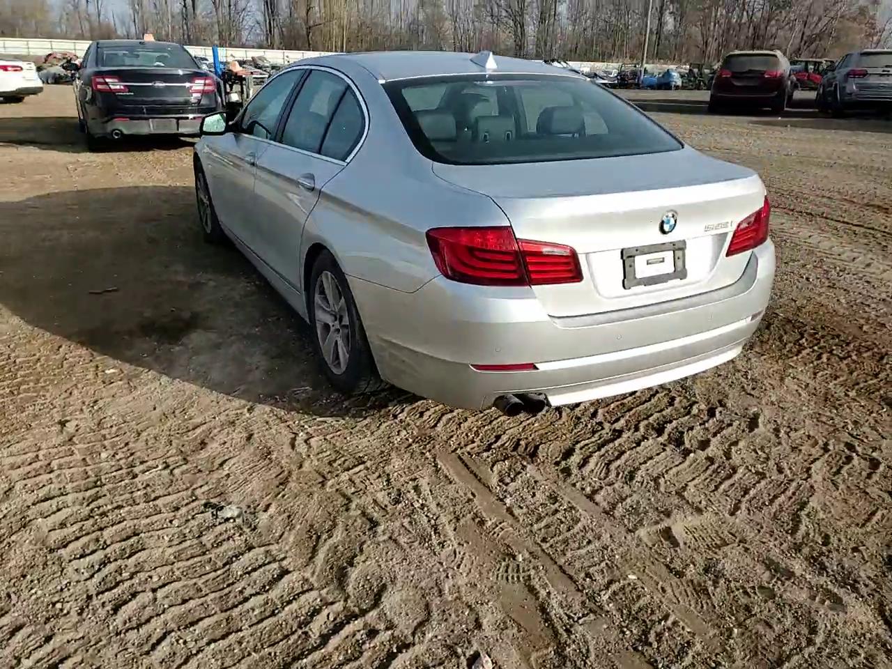 Фото: WBAXH5C54CDW02891