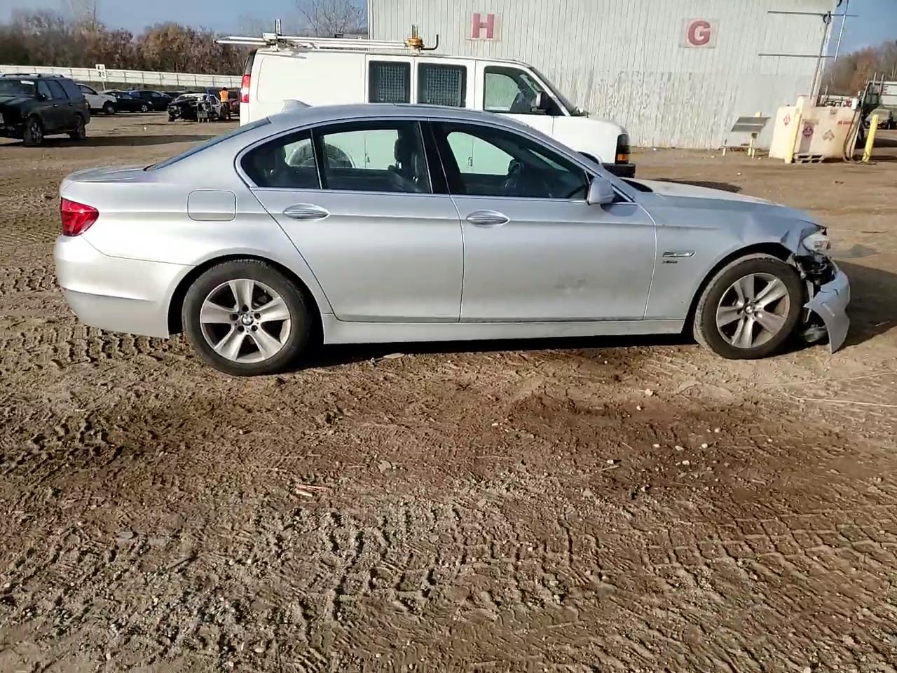 Фото: WBAXH5C54CDW02891