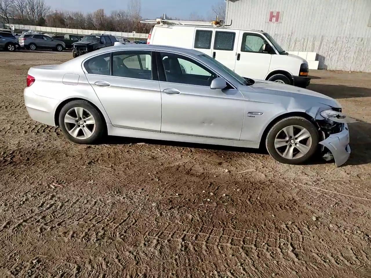 Фото: WBAXH5C54CDW02891