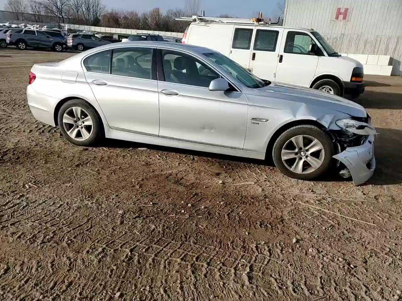 Фото: WBAXH5C54CDW02891