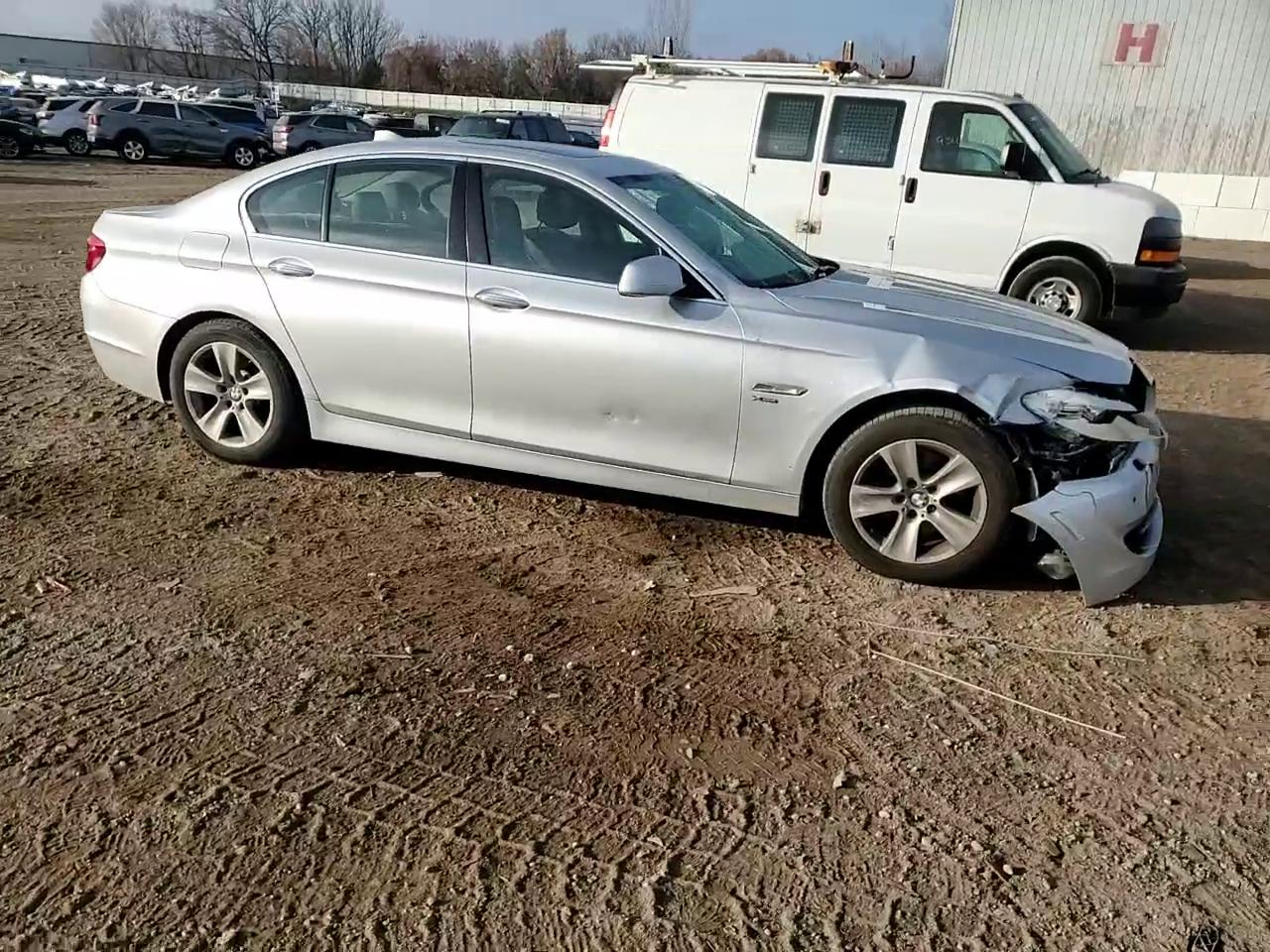 Фото: WBAXH5C54CDW02891