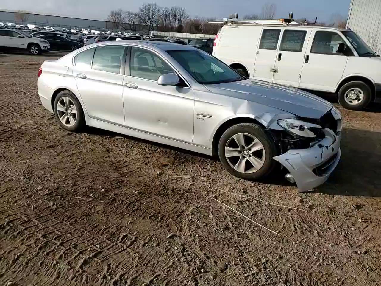 Фото: WBAXH5C54CDW02891