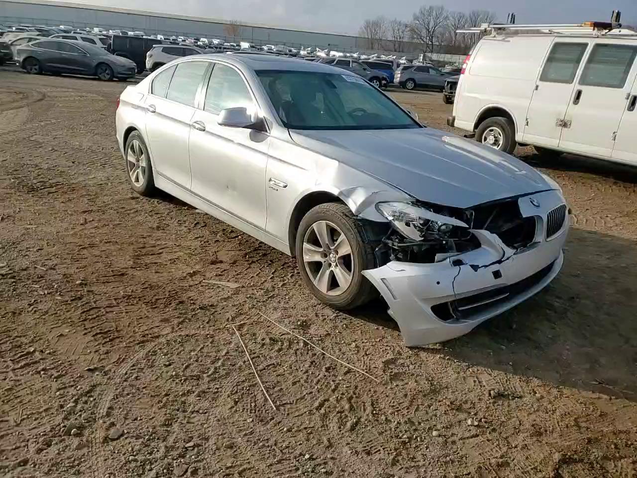 Фото: WBAXH5C54CDW02891