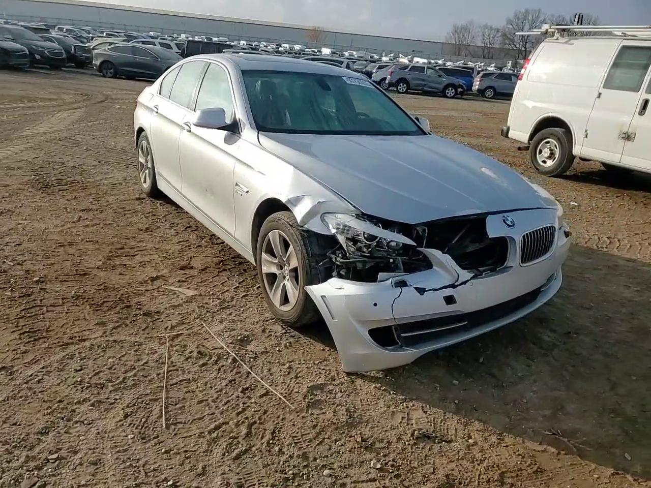 Фото: WBAXH5C54CDW02891