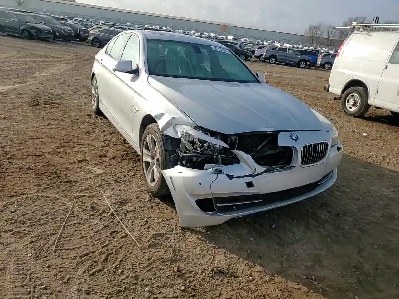 Фото: WBAXH5C54CDW02891