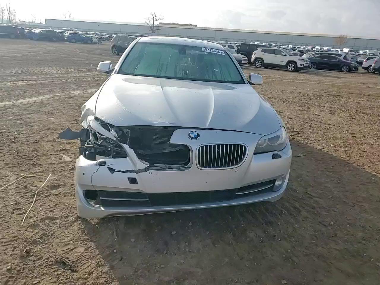 Фото: WBAXH5C54CDW02891