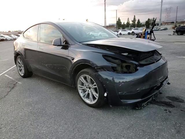 2024 Tesla Model Y VIN: 7SAYGAEE4RF059756 Lot: 93072025