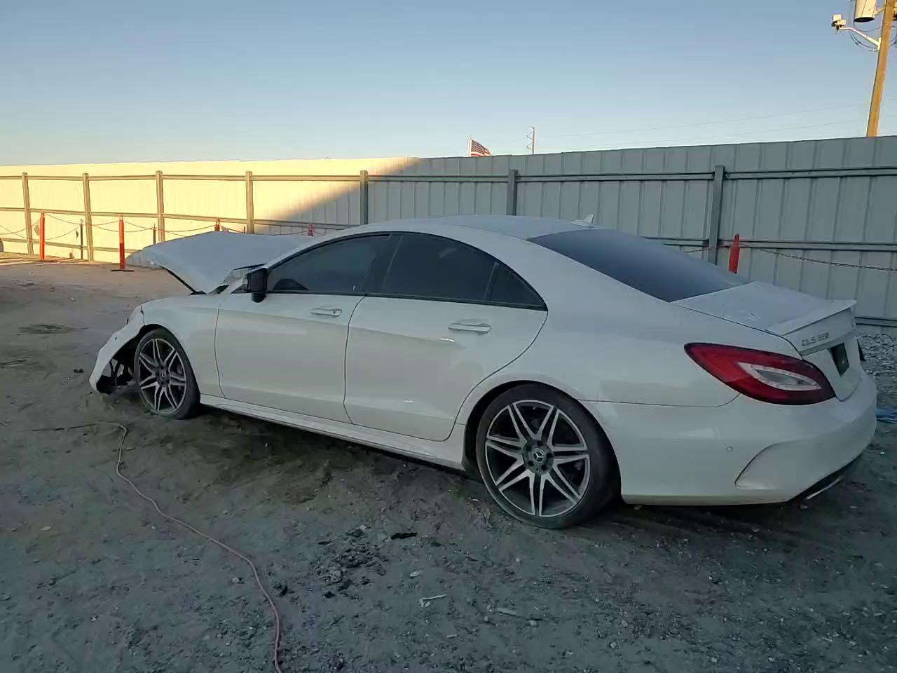 Фото: WDDLJ7DB1JA204788