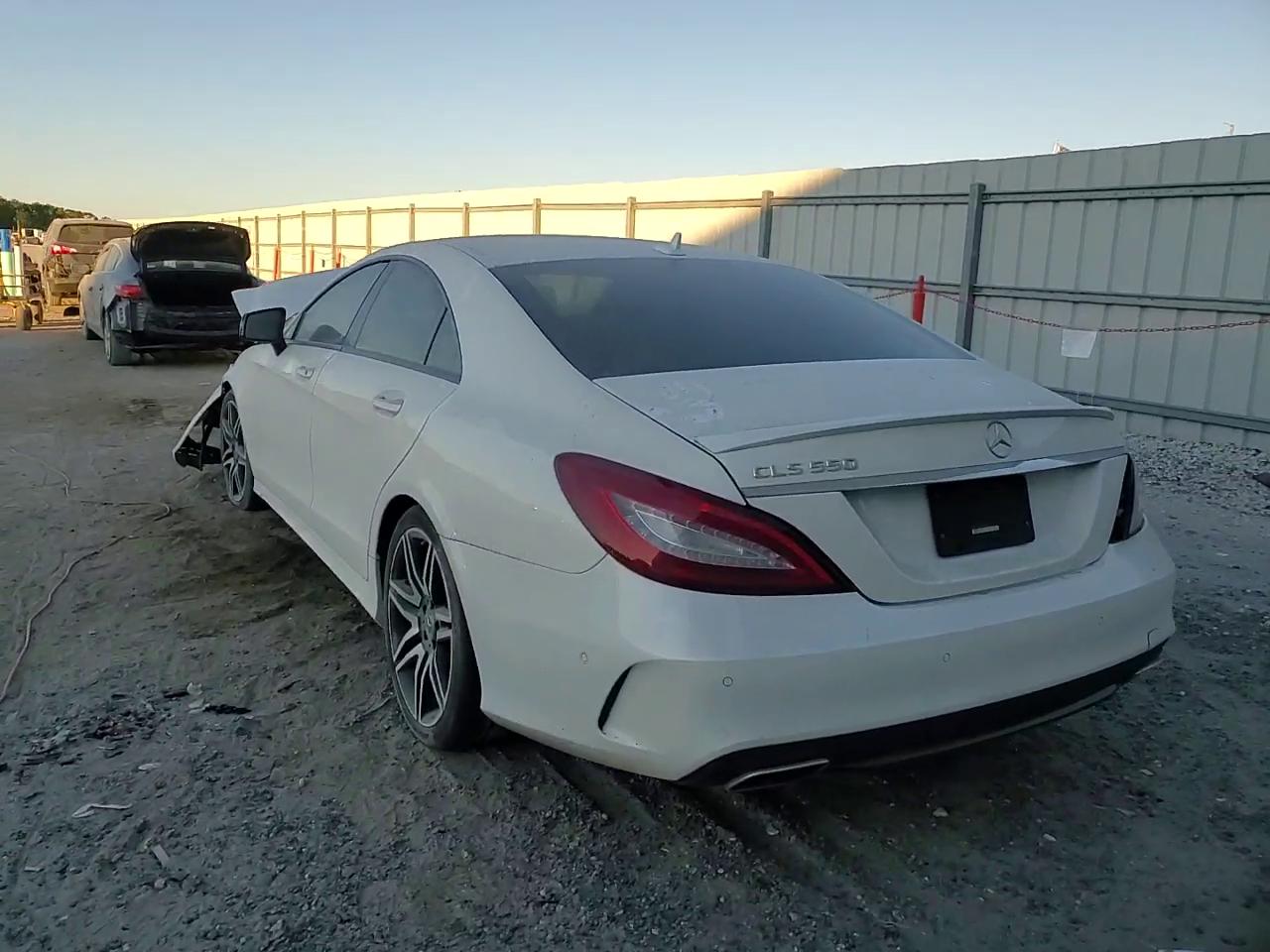 Фото: WDDLJ7DB1JA204788