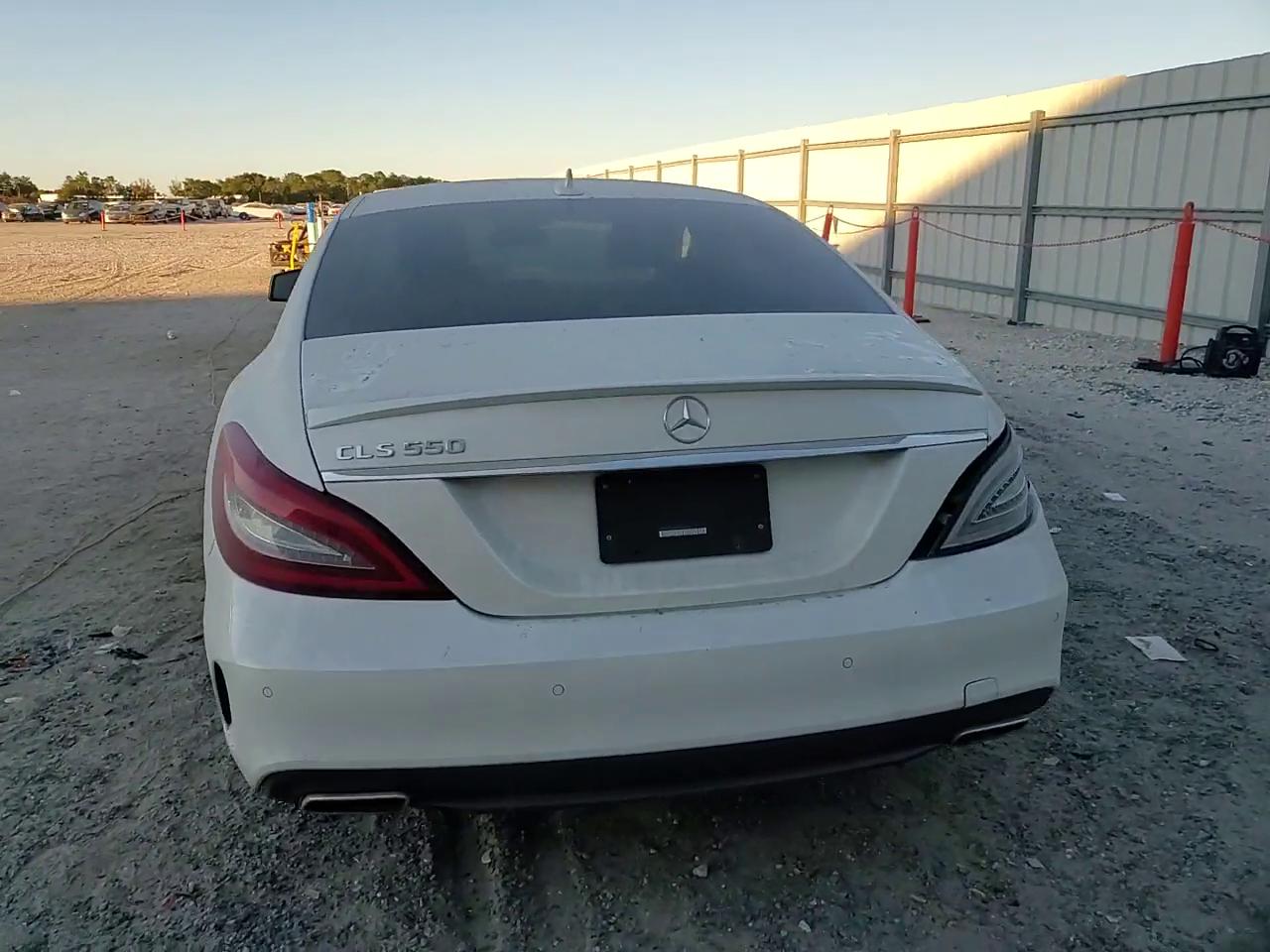 Фото: WDDLJ7DB1JA204788