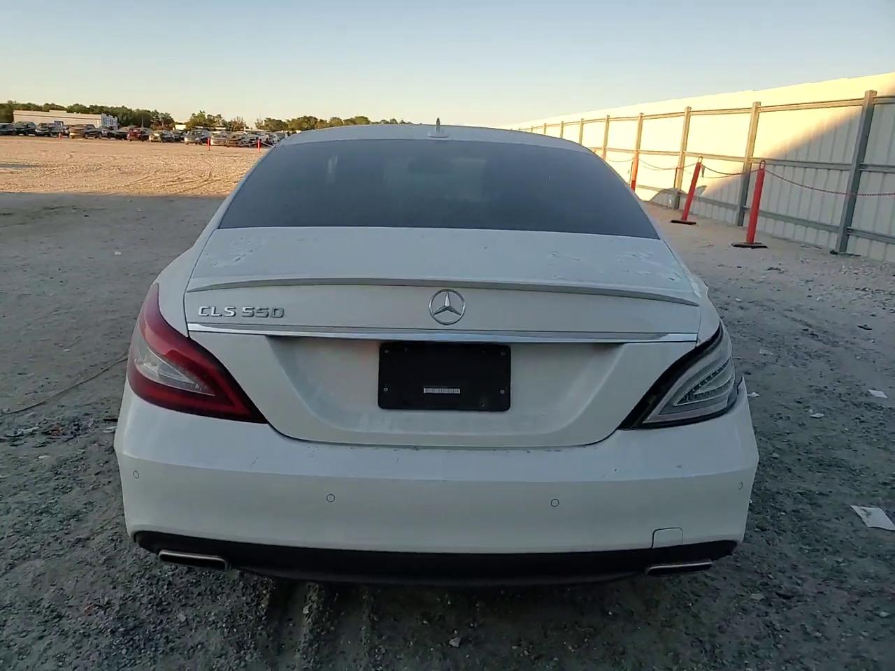 Фото: WDDLJ7DB1JA204788