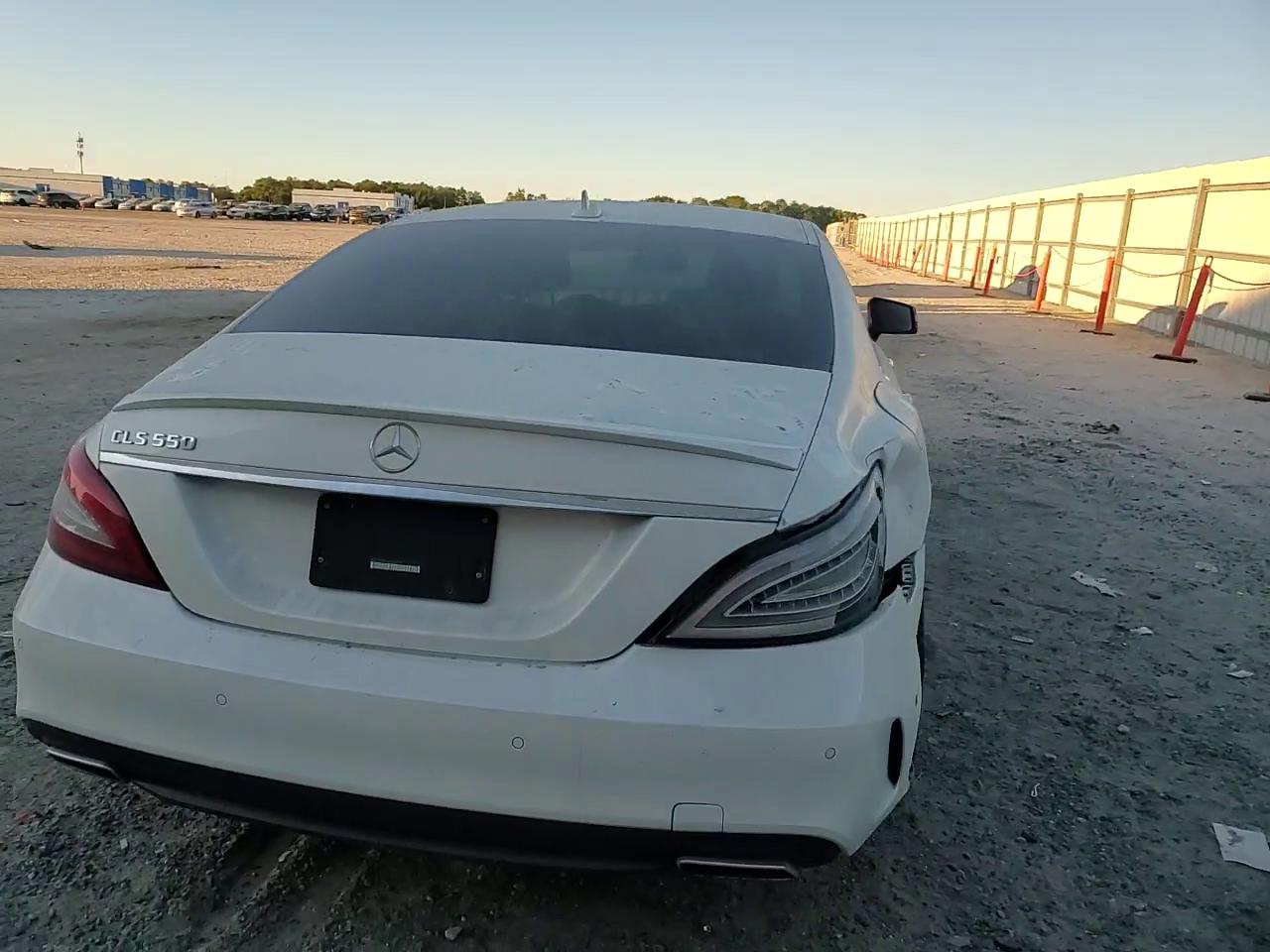 Фото: WDDLJ7DB1JA204788