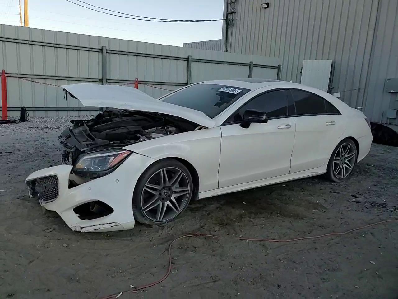 Фото: WDDLJ7DB1JA204788