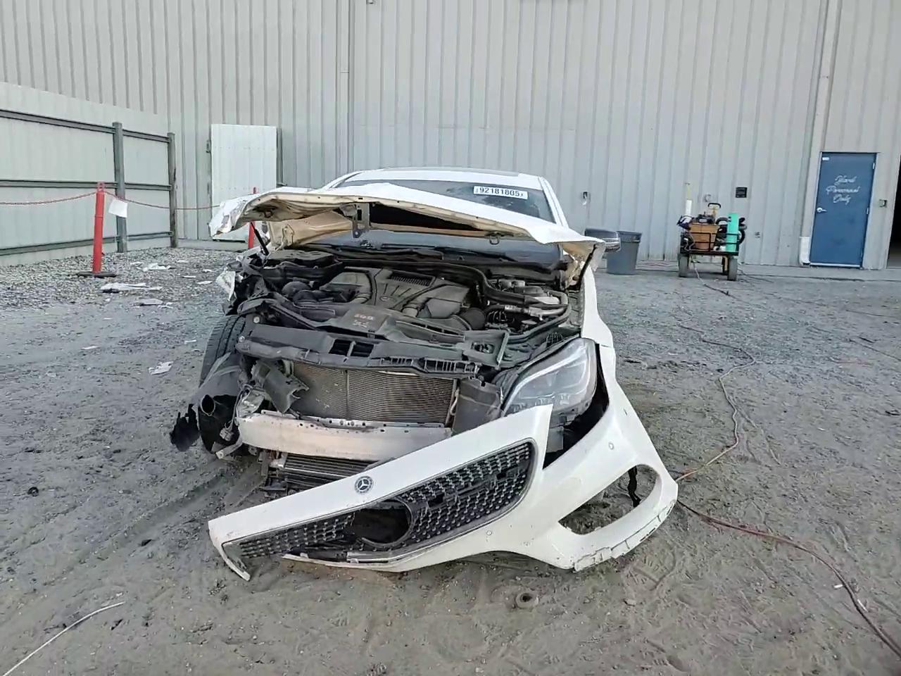 Фото: WDDLJ7DB1JA204788