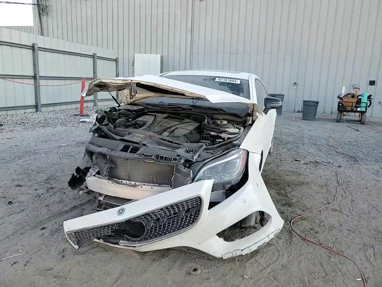 Фото: WDDLJ7DB1JA204788