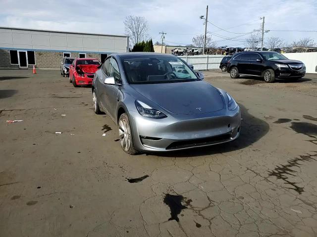 2024 Tesla Model Y VIN: 7SAYGDEE3RA284782 Lot: 93117255
