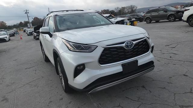 2022 Toyota Highlander Hybrid Platinum VIN: 5TDEBRCH3NS090075 Lot: 93412605