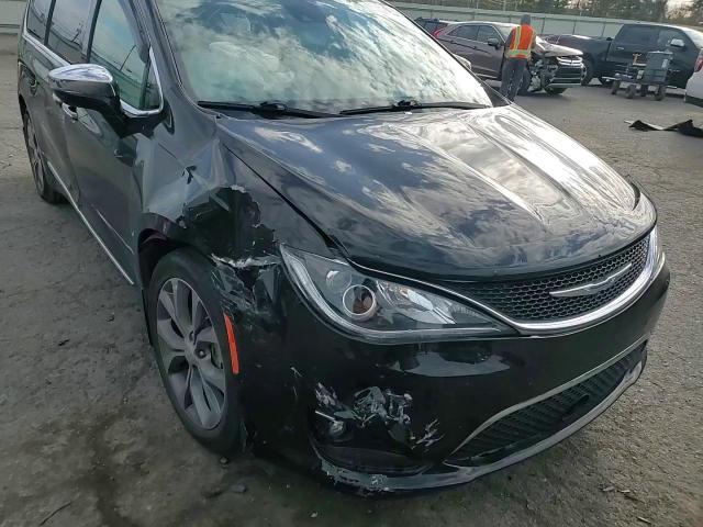 2018 Chrysler Pacifica Limited VIN: 2C4RC1GG3JR293813 Lot: 92403015