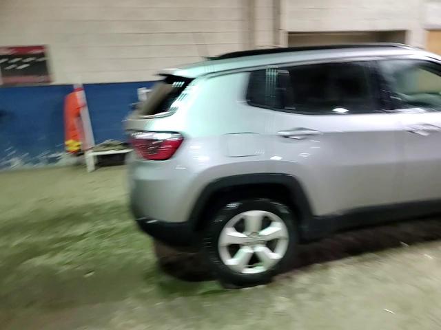 2018 Jeep Compass Latitude VIN: 3C4NJDBB2JT349979 Lot: 92355445