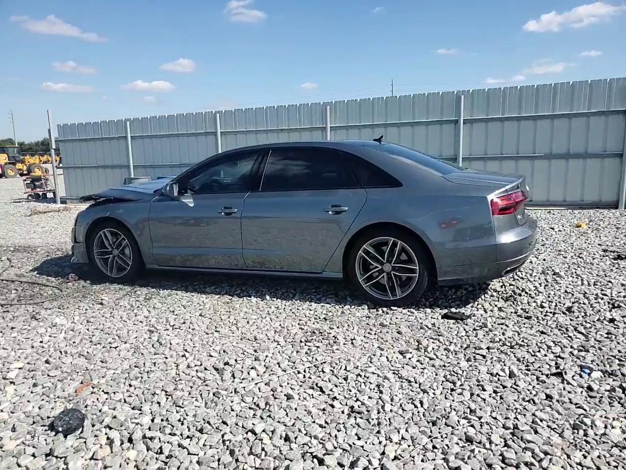 Фото: WAU44AFD5HN015790