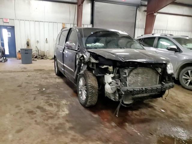 2016 Chrysler Town & Country Touring L VIN: 2C4RC1CG1GR189786 Lot: 92614795