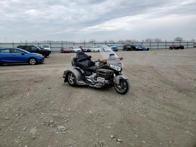 2004 Honda Gl1800 VIN: 1HFSC47044A300496 Lot: 93851785