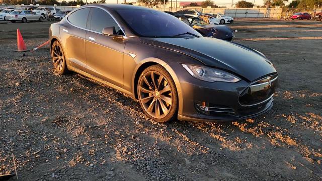 2014 Tesla Model S VIN: 5YJSA1H2XEFP62763 Lot: 94364355